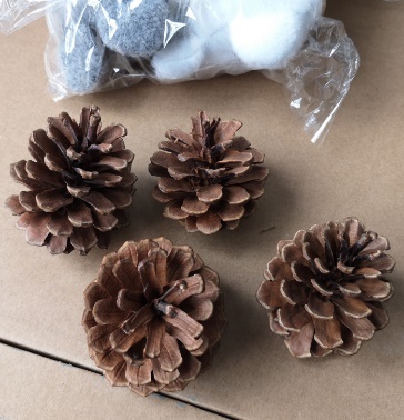 Pine cones, 20 pcs